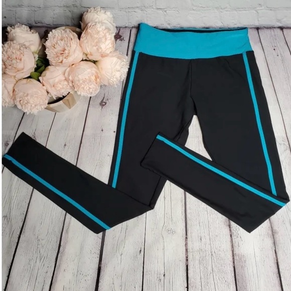 Steve Madden Black & Turquoise
Athletic Yoga Leggings Size XL - Picture 2 of 7